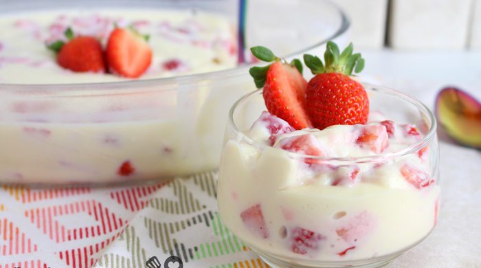 Cremoso de leite em pó com morangos