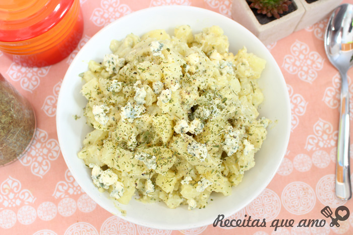 Salada de batata com gorgonzola