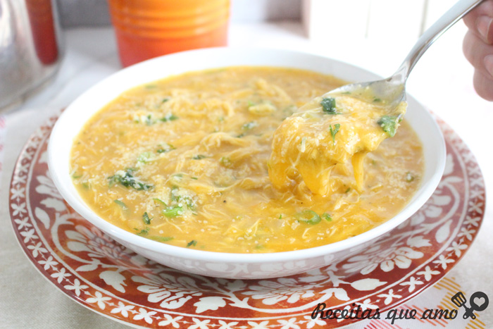 Sopa cremosa de batata com frango