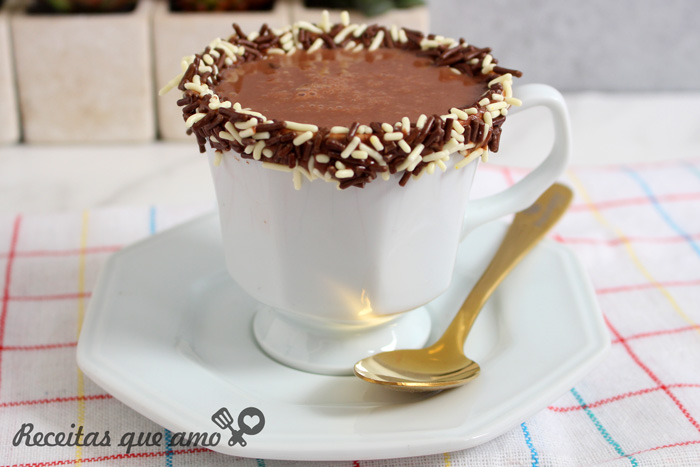 Chocolate quente de brigadeiro