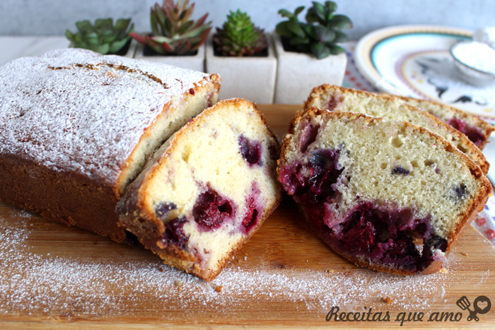 Bolo de fruta fácil e fofinho Bolo de fruta fácil e fofinho