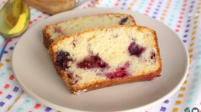Bolo de fruta fácil e fofinho
