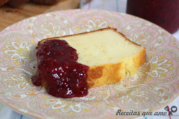 Bolo de leite condensado com 5 ingredientes