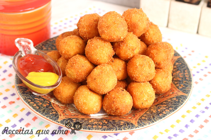 Bolinha de frango com queijo