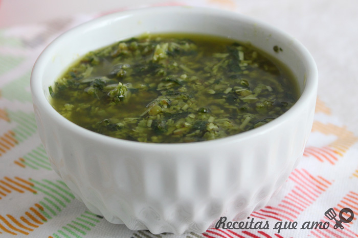 Molho pesto fácil e rápido