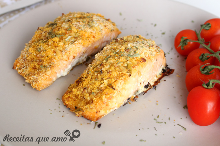 Peixe com crosta crocante temperada