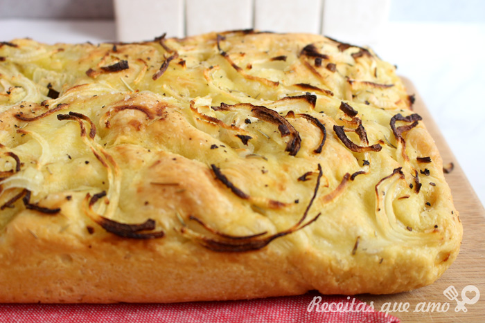 Focaccia de cebola com ervas