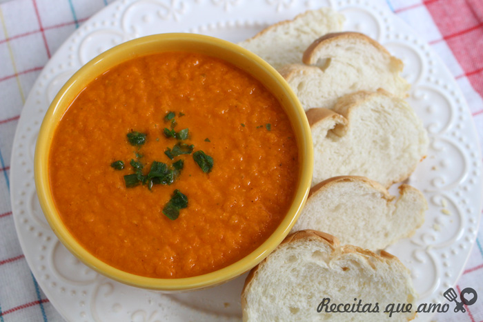 Molho de tomate picante assado