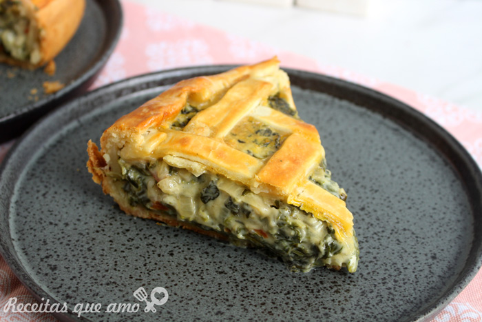Empadão de queijo com espinafre