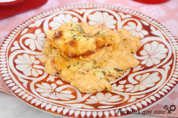 Frango cremoso gratinado Frango cremoso gratinado