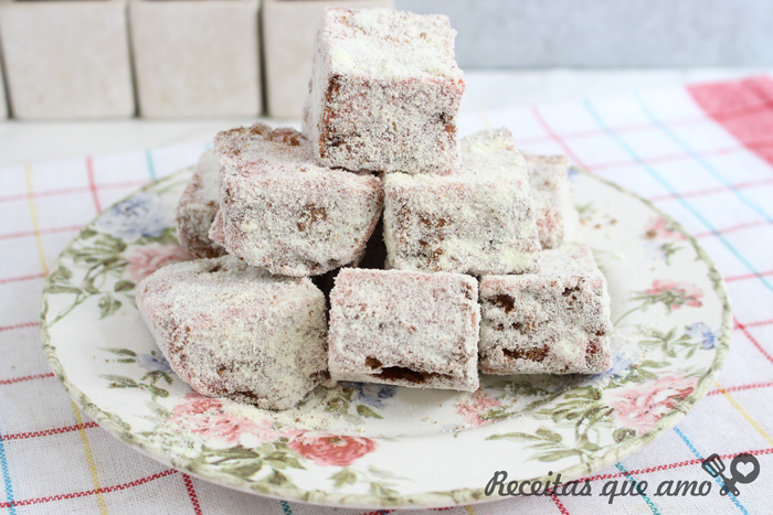 Palha italiana de morango com chocolate