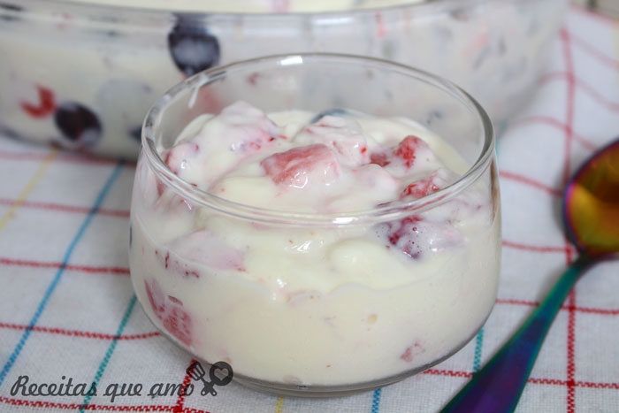 Salada de frutas cremosa Salada de frutas cremosa