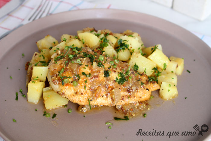 Frango ao molho de cebola Frango ao molho de cebola