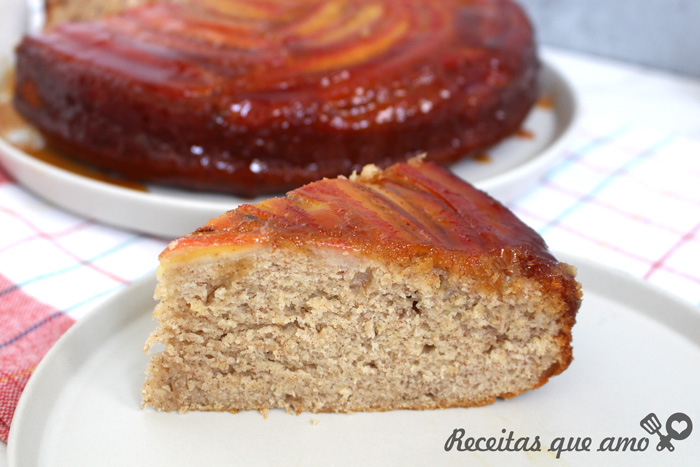Bolo de banana caramelizada