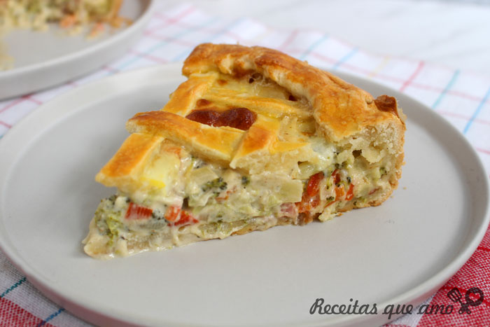 Empadão de bacon com brócolis