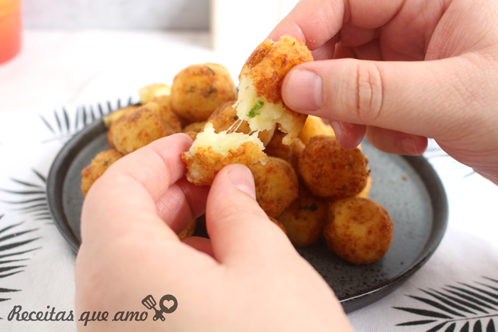 Bolinhas de batata com queijo