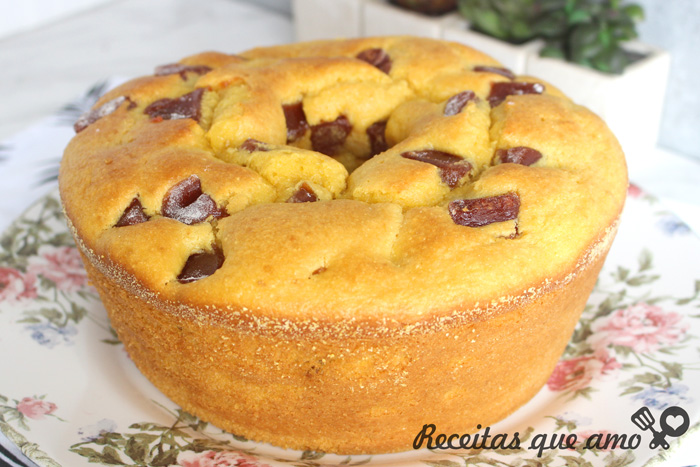 Bolo de milho com goiabada