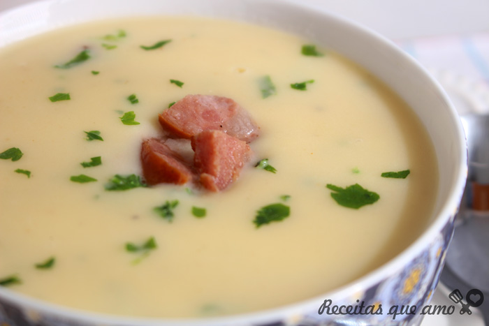 Sopa de batata com calabresa