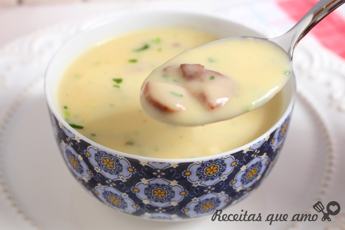Sopa de batata com calabresa