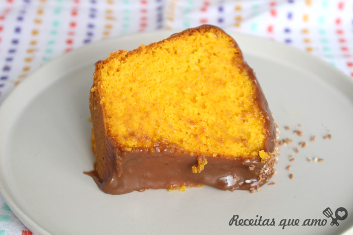 Bolo de cenoura fácil e delicioso