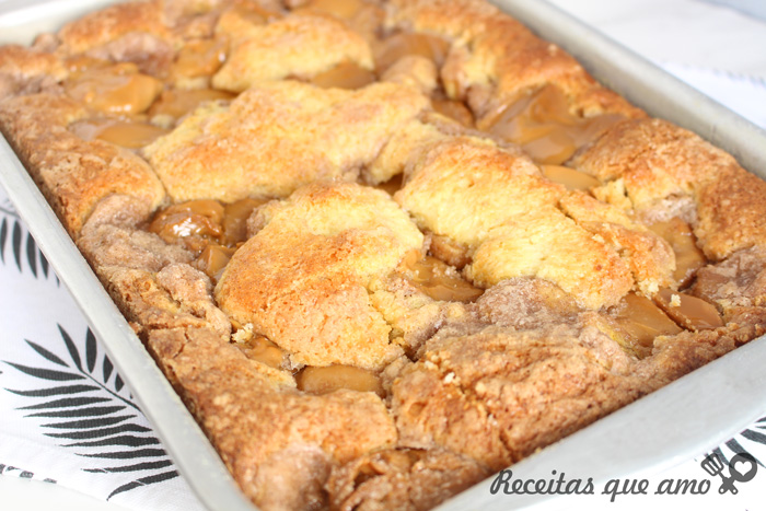 Cuca de banana com doce de leite