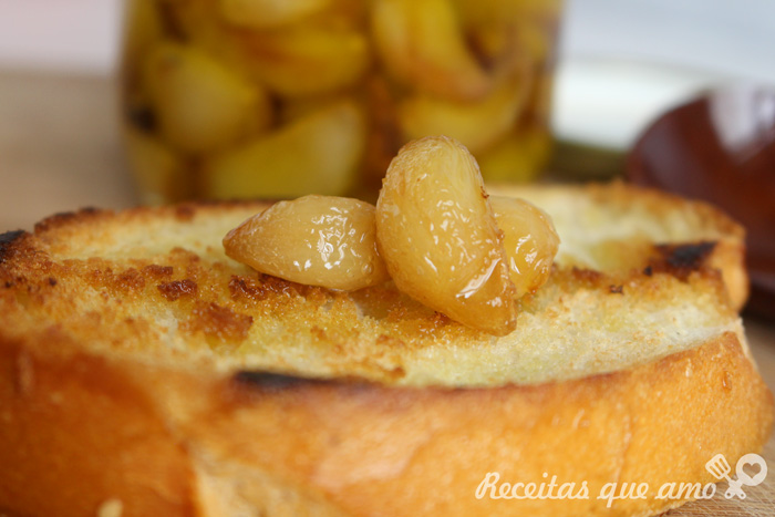 Alho assado fácil e delicioso
