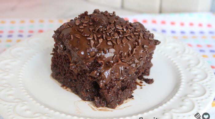 Bolo de chocolate molhadão