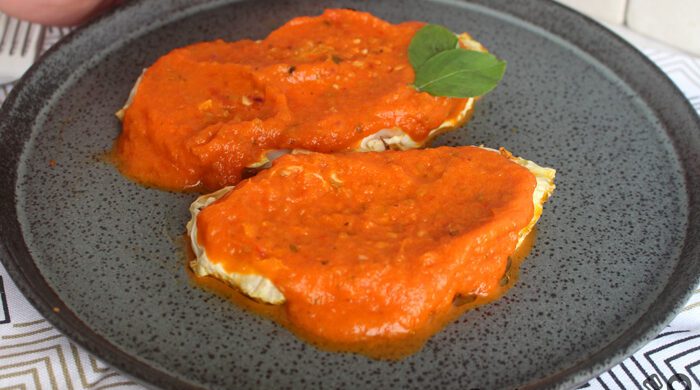 Repolho com molho de tomates assados