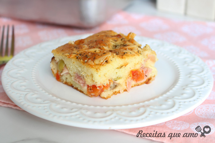 Torta pizza com massa fofinha