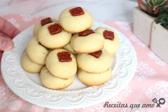 Biscoito amanteigado com goiabada Biscoito amanteigado com goiabada