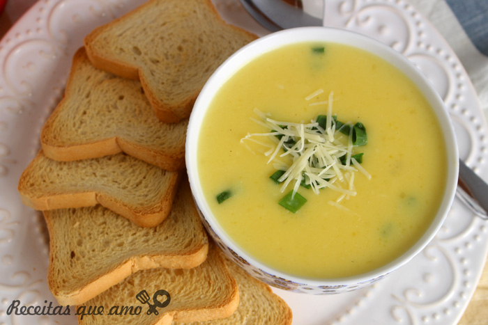 Sopa cremosa de mandioquinha