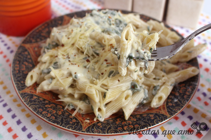Macarrão ao molho branco