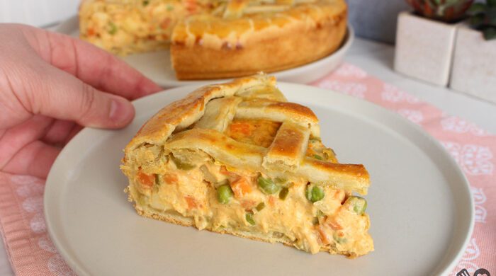 Empadão com recheio cremoso de legumes