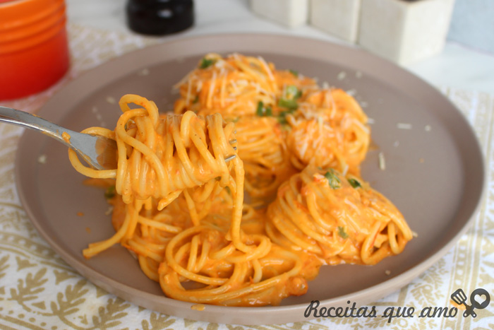 Pasta ao tomate cremoso