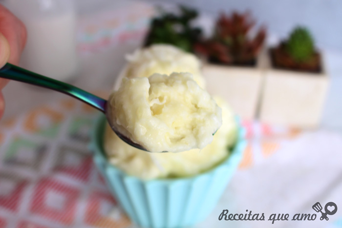 Sorvete de abacaxi com 2 ingredientes Sorvete de abacaxi com 2 ingredientes