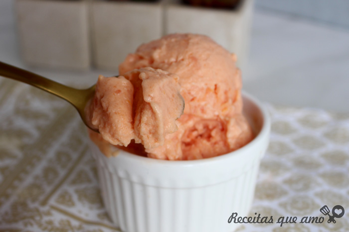 Sorvete cremoso com 2 ingredientes Sorvete cremoso com 2 ingredientes