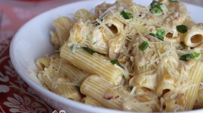 Massa ao molho de cebola caramelizada