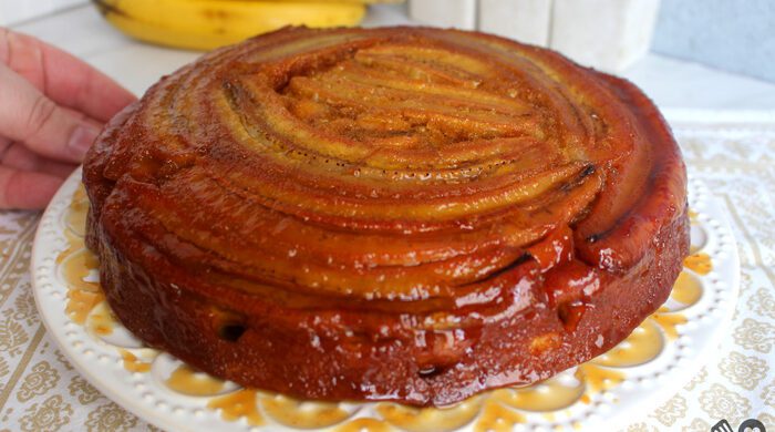 Bolo de banana caramelizada