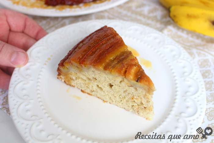 Bolo de banana caramelizada