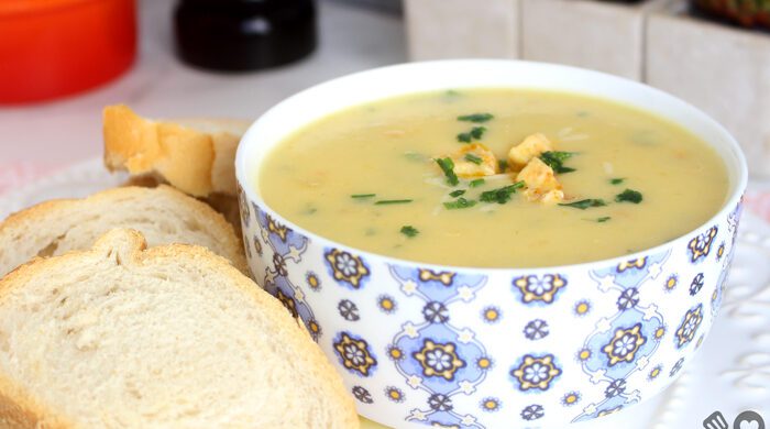 Sopa cremosa de mandioquinha com frango