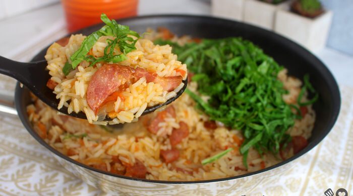 Arroz com linguiça e couve