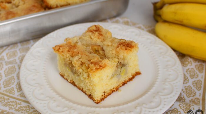 Cuca de banana com canela