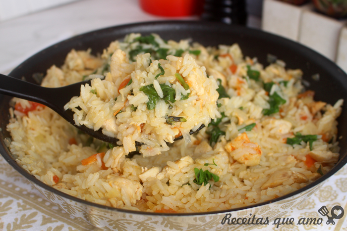 Arroz com frango e espinafre Arroz com frango e espinafre