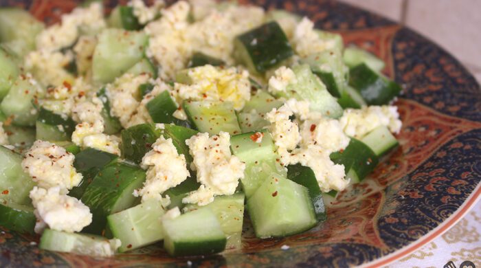 Salada cremosa de pepino