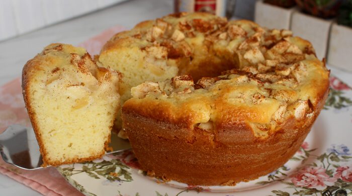 Bolo de maçã com canela