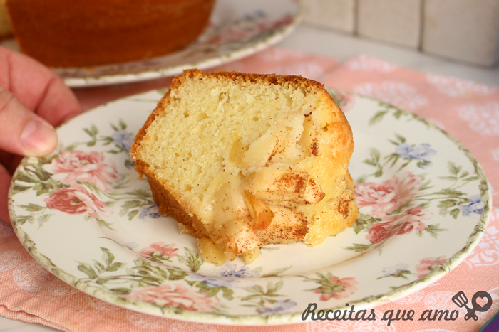 Bolo de maçã com canela
