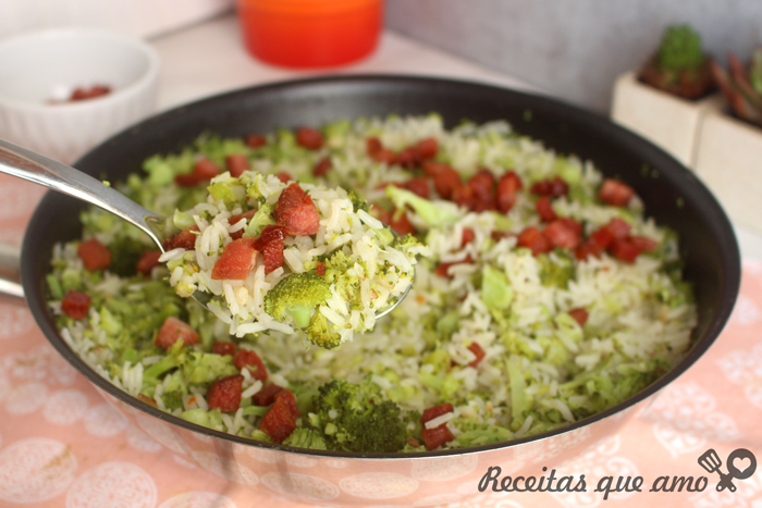 Arroz de brócolis e bacon Arroz de brócolis e bacon