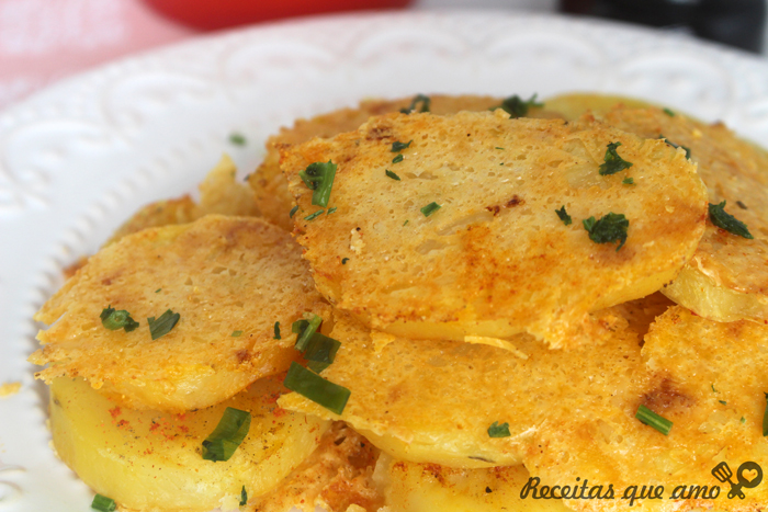 Batata com crosta de parmesão