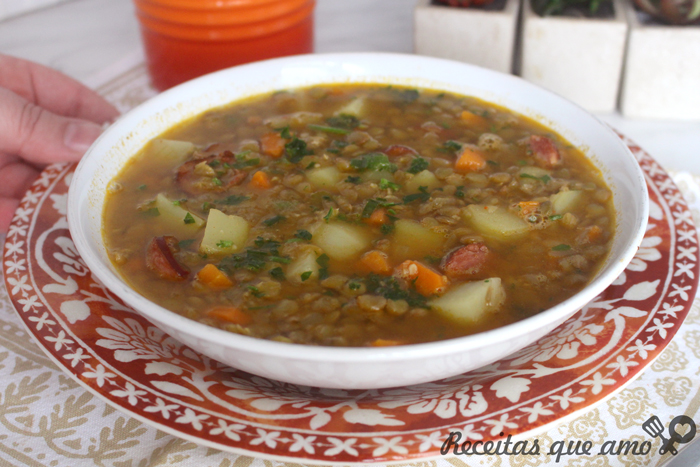 Sopa de lentilha com legumes