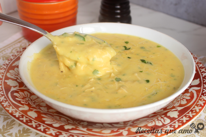 Caldo de mandioquinha com frango